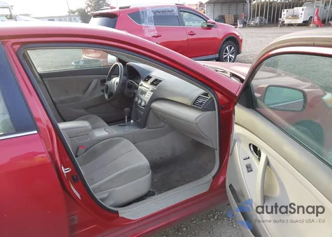 2010 Toyota Camry Le z USA, uszkodzony, nr VIN 4T1BF3EK3AU073842